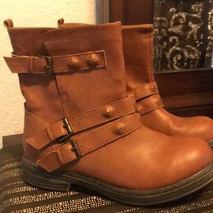 Tan boots with small details.